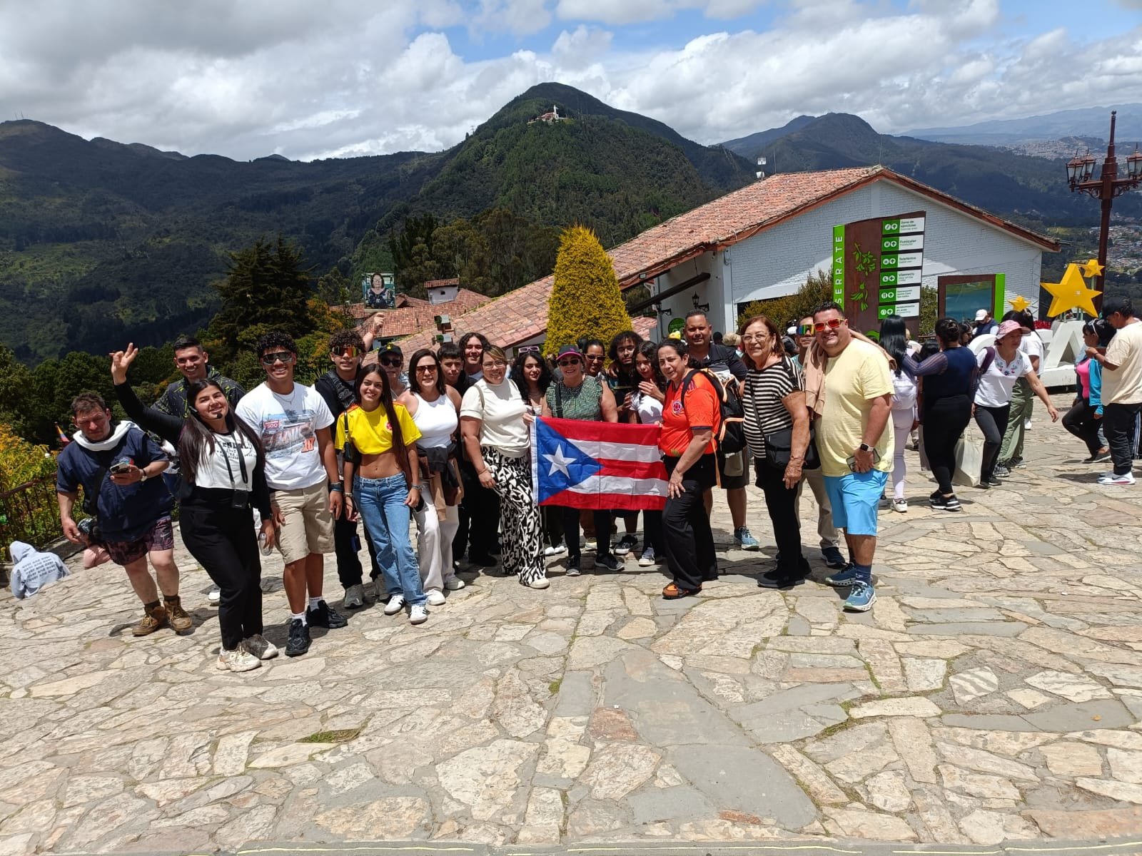 city tour bogotá: monserrate, centro histórico y museos.